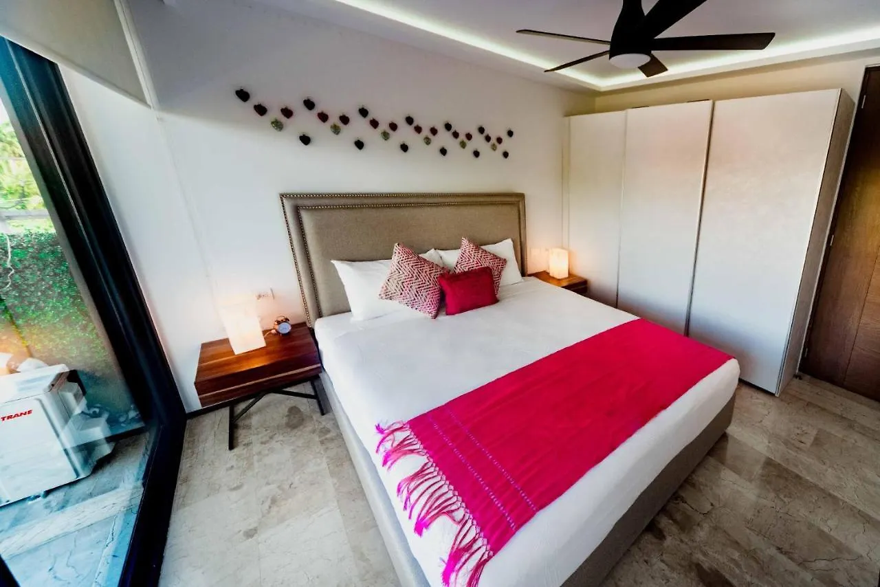 One Paralia Condo Boutique Playa del Carmen 0*,